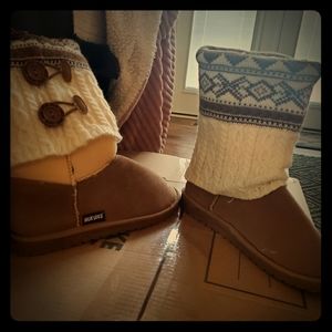 Muk Luks Boots 8